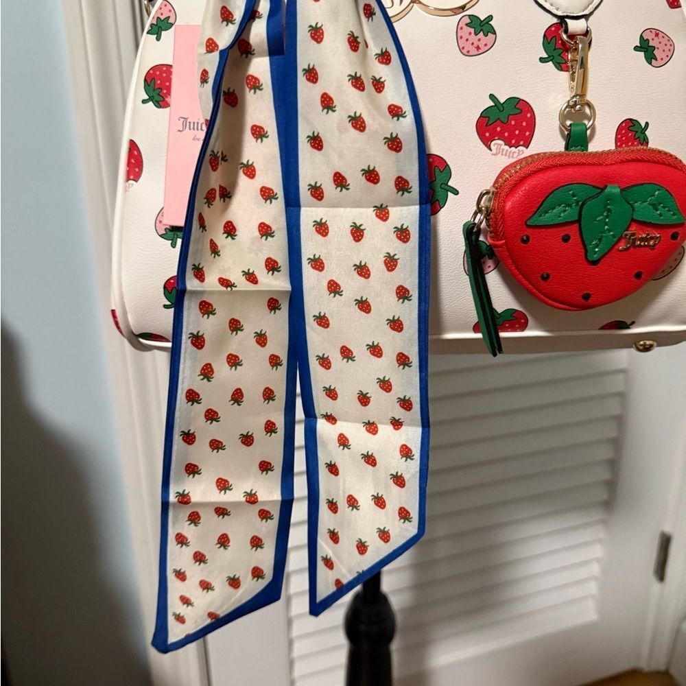Juicy Couture Exclusive “Sweet and Juicy” Bowler Bag Strawberry Print Crossbody! - Picture 3 of 11